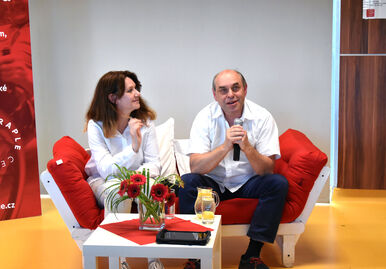 Host pod Parapletem - Miroslav Táborský