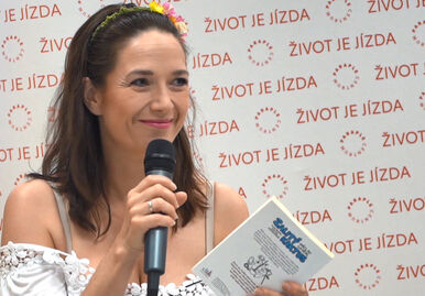 Host pod Parapletem - Tereza Kostková