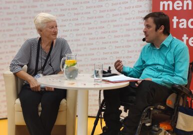 Host pod Parapletem - Anna Hogenová